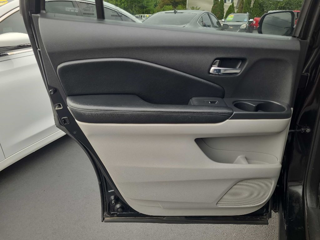 2017 Honda Pilot EX-L photo 34