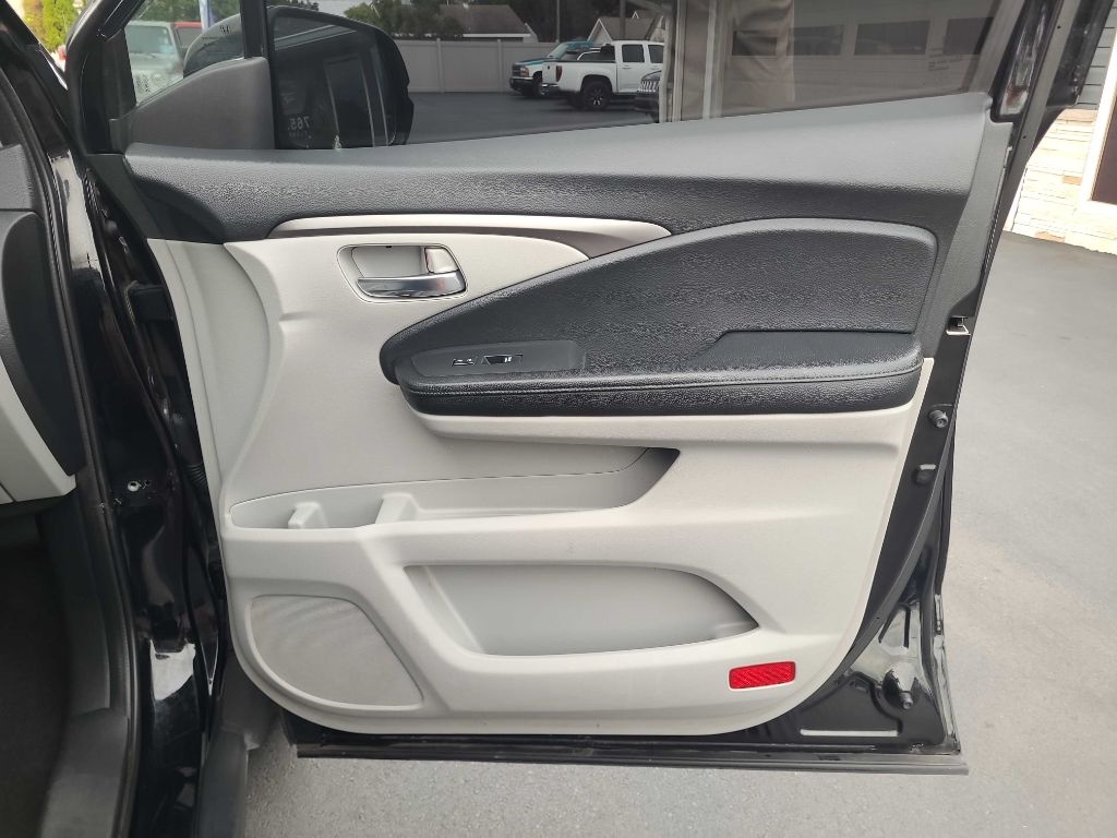 2017 Honda Pilot EX-L photo 35