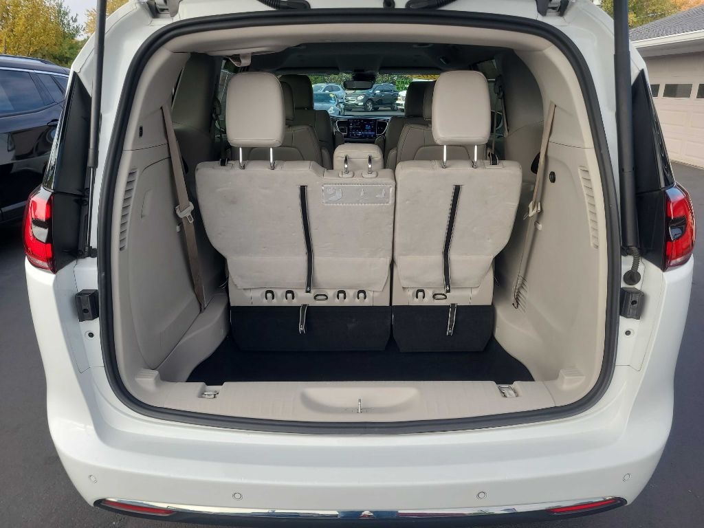 Chrysler Pacifica Touring L FWD 2021