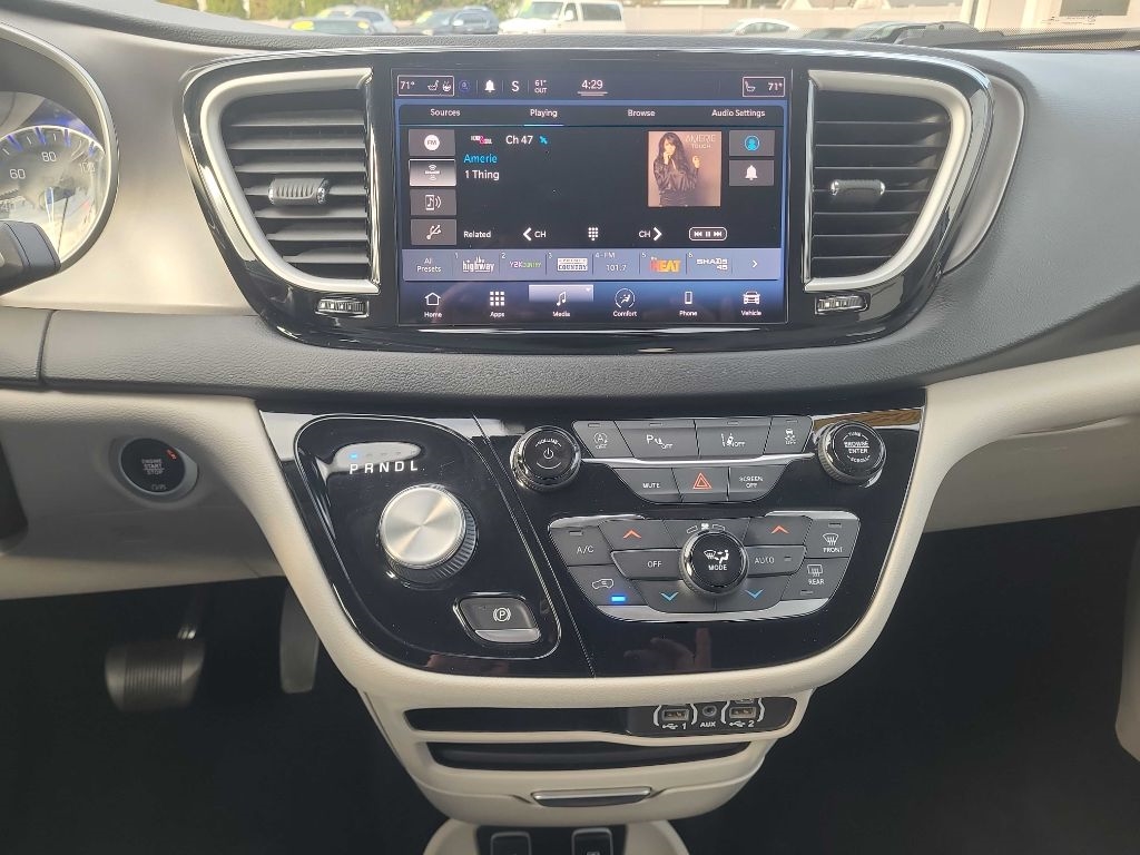 Chrysler Pacifica Touring L FWD 2021