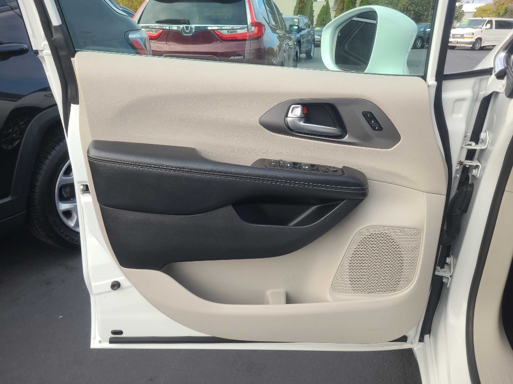 Chrysler Pacifica Touring L FWD 2021