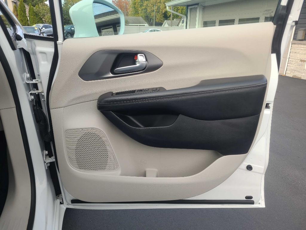 Chrysler Pacifica Touring L FWD 2021