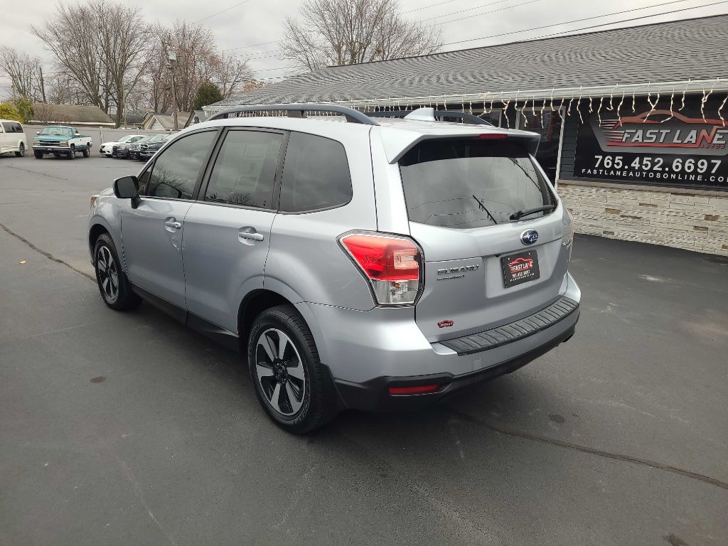 2017 Subaru Forester 2.5i Premium photo 3