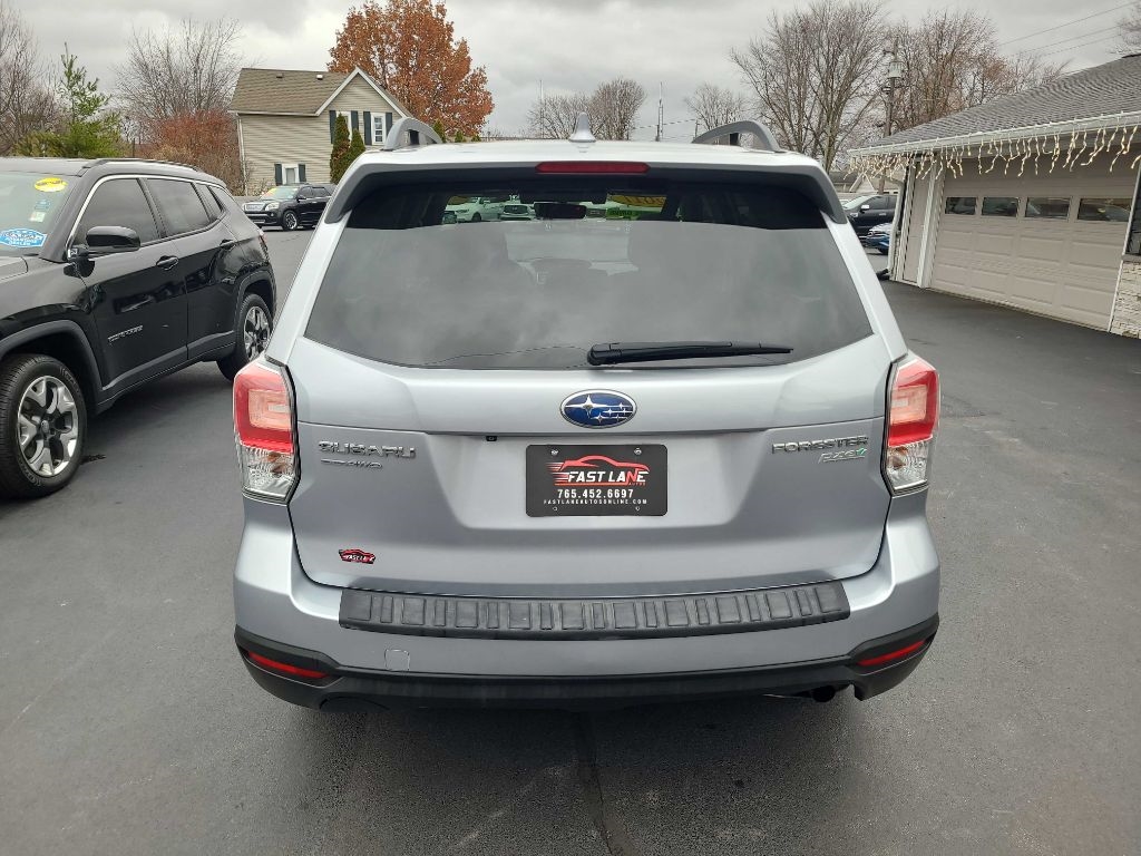 2017 Subaru Forester 2.5i Premium photo 4