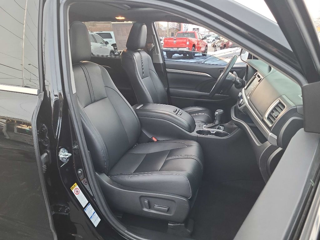 Toyota Highlander SE V6 AWD (Natl) 2018