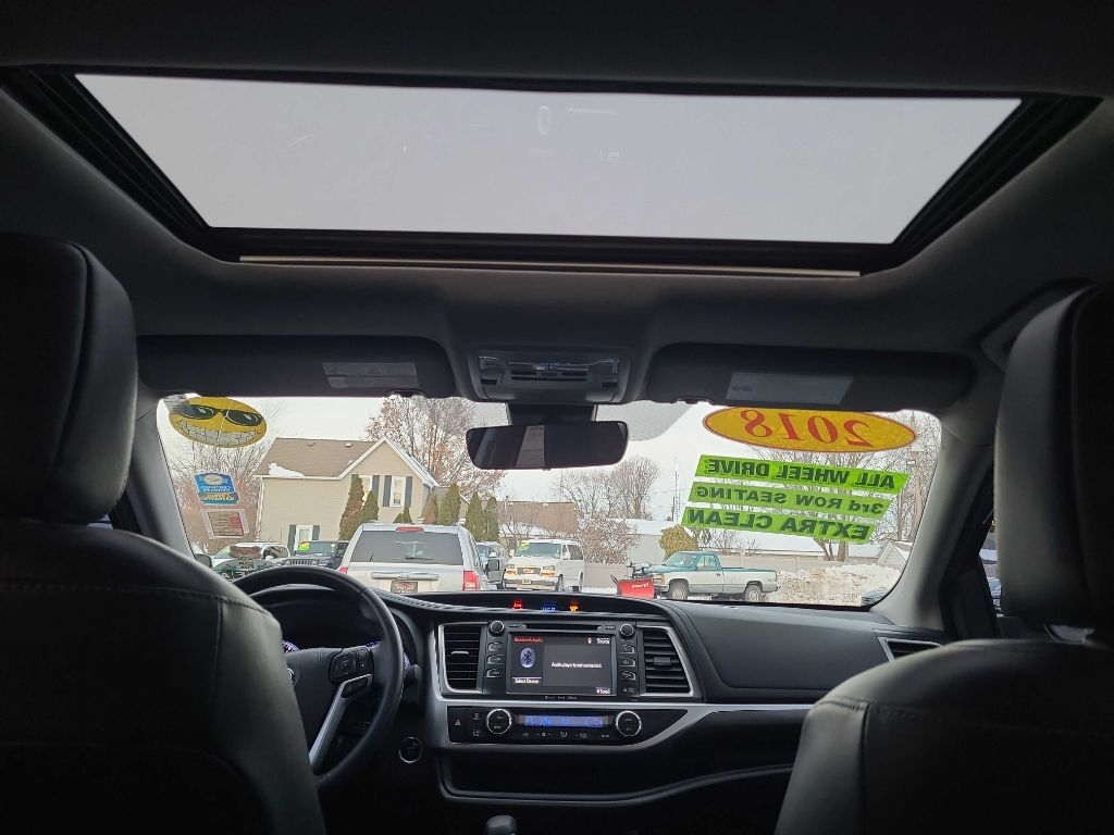 Toyota Highlander SE V6 AWD (Natl) 2018