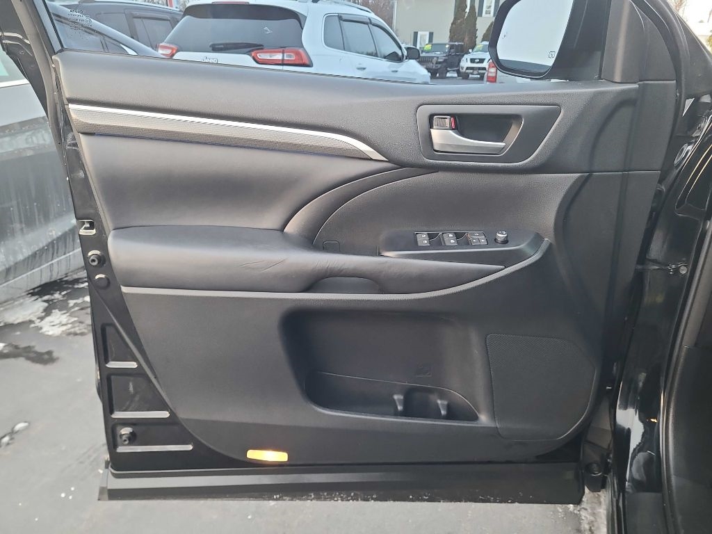 Toyota Highlander SE V6 AWD (Natl) 2018