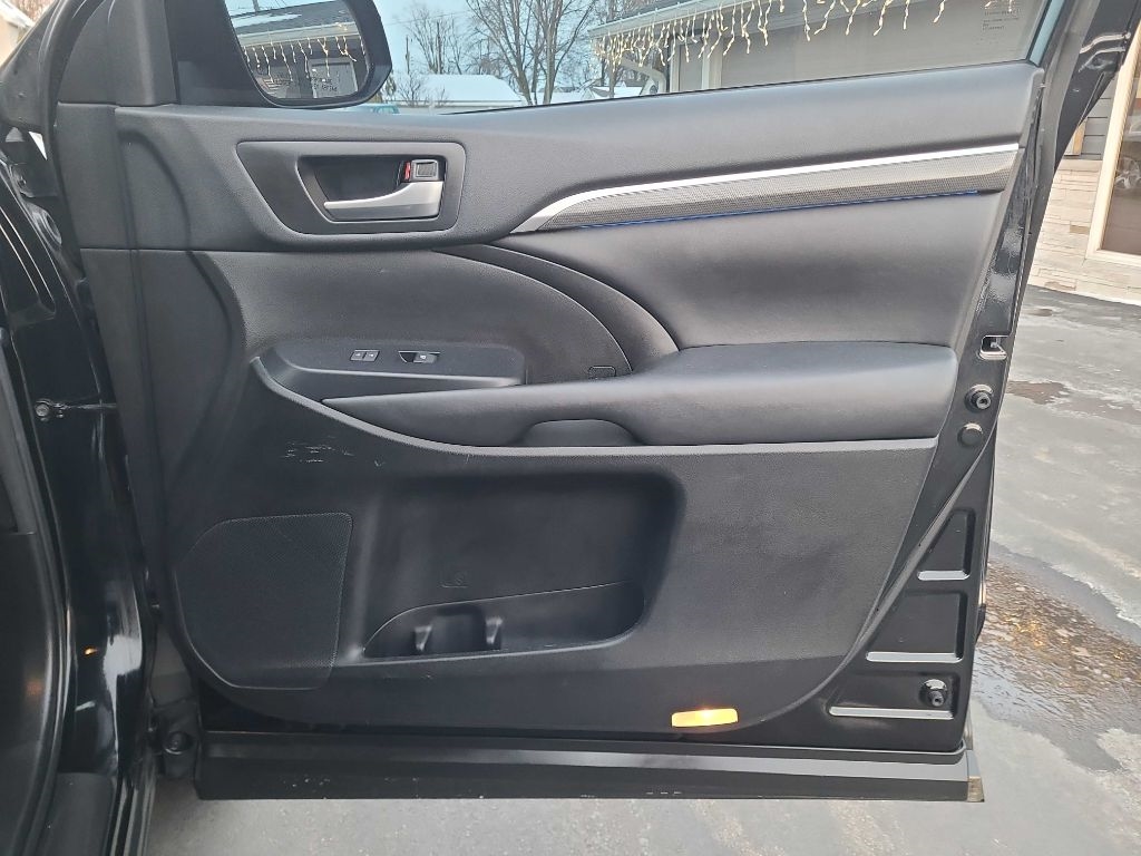 Toyota Highlander SE V6 AWD (Natl) 2018