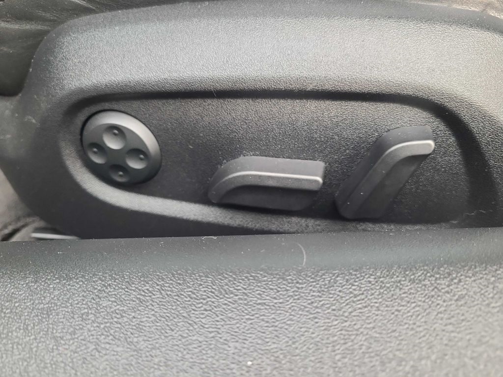 Audi R8 2dr Conv Auto quattro Spyder 5.2L 2012