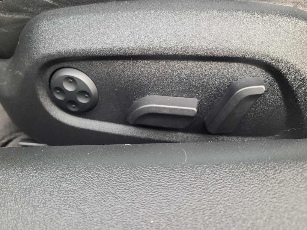 Audi R8 2dr Conv Auto quattro Spyder 5.2L 2012