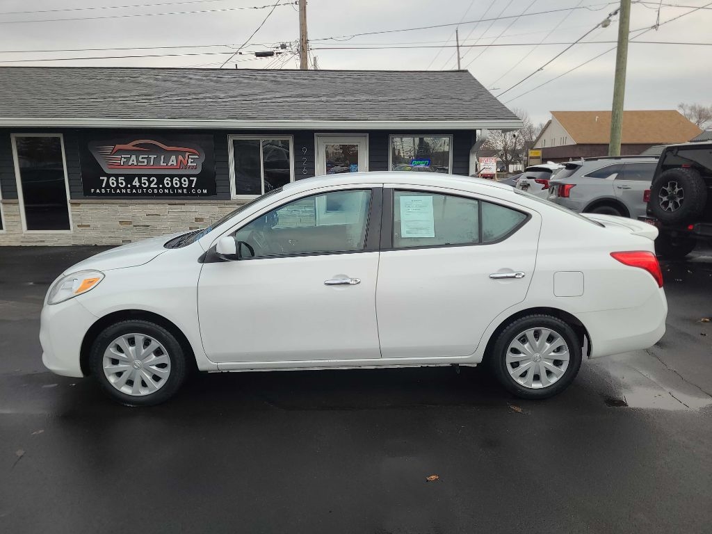 Nissan Versa 4dr Sdn CVT 1.6 SV 2013