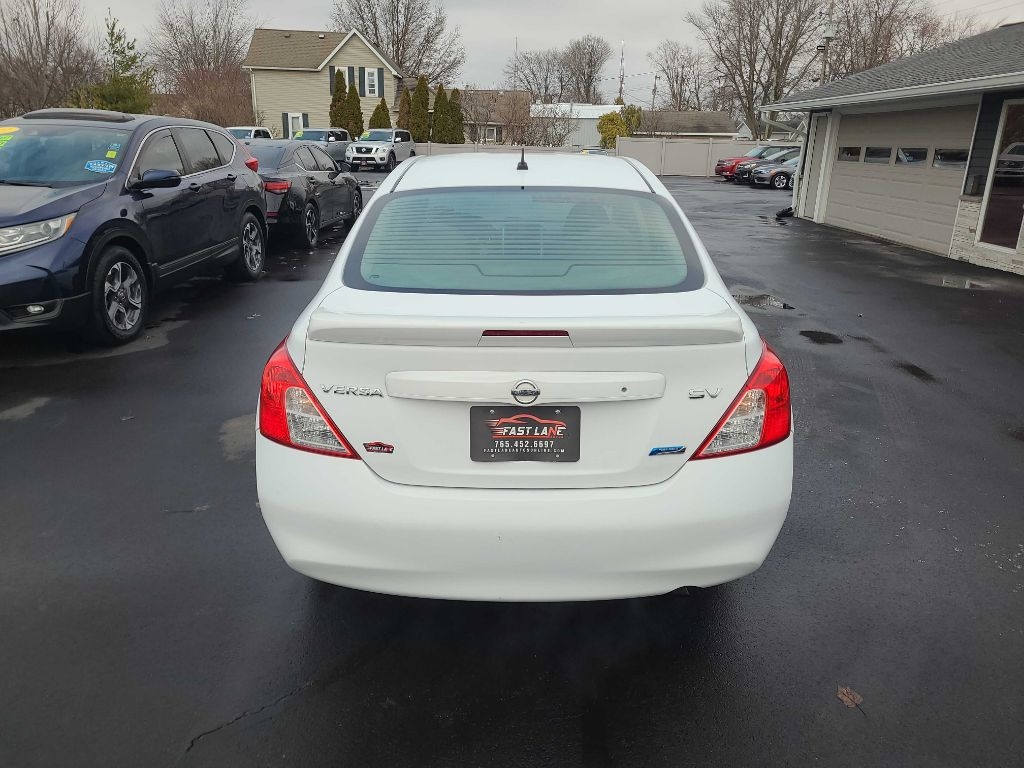 Nissan Versa 4dr Sdn CVT 1.6 SV 2013