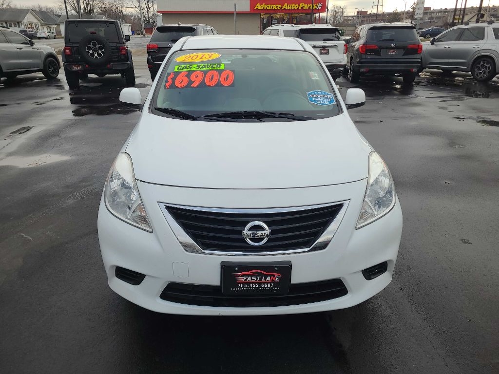 Nissan Versa 4dr Sdn CVT 1.6 SV 2013