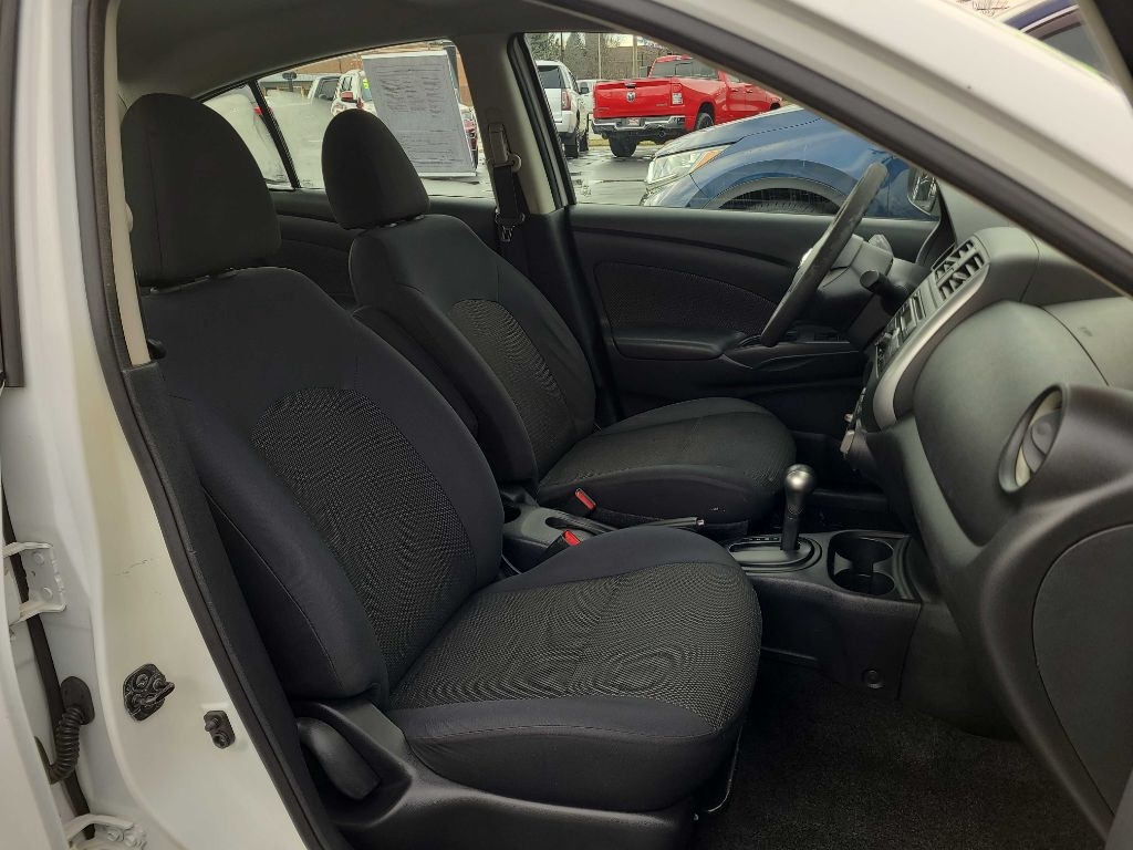 Nissan Versa 4dr Sdn CVT 1.6 SV 2013