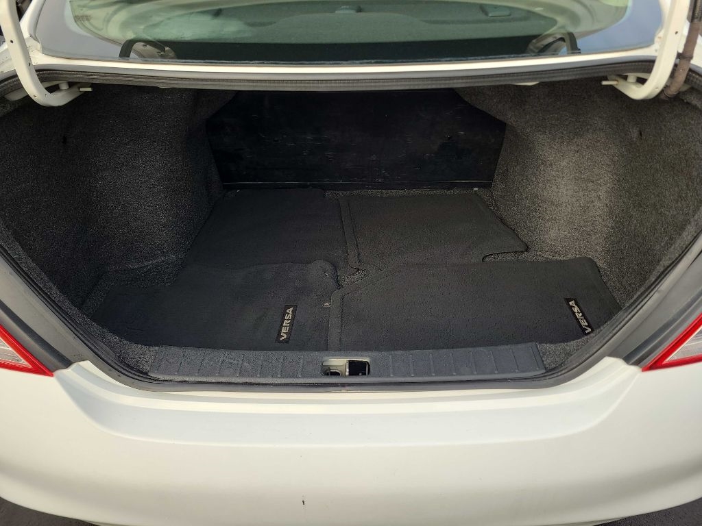 Nissan Versa 4dr Sdn CVT 1.6 SV 2013