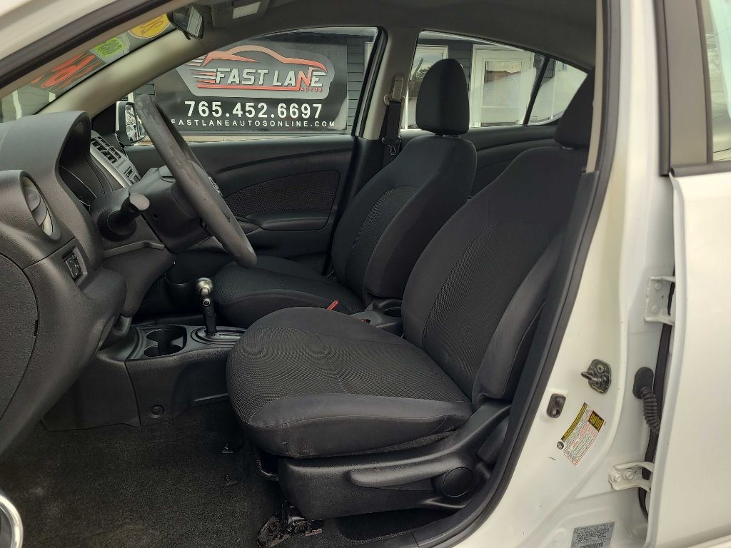 Nissan Versa 4dr Sdn CVT 1.6 SV 2013