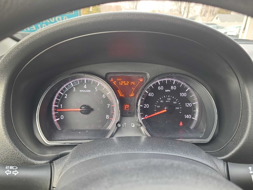 Nissan Versa 4dr Sdn CVT 1.6 SV 2013