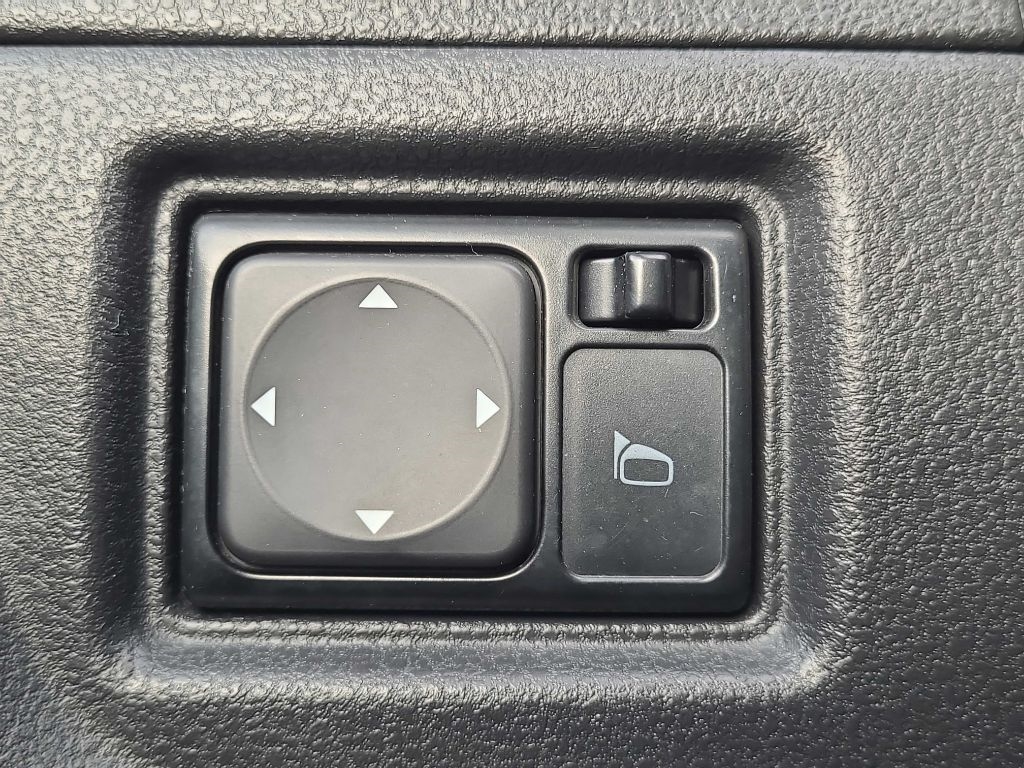 Nissan Versa 4dr Sdn CVT 1.6 SV 2013