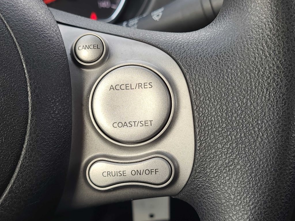 Nissan Versa 4dr Sdn CVT 1.6 SV 2013