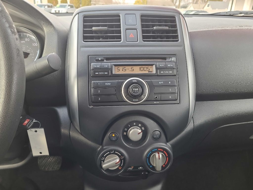 Nissan Versa 4dr Sdn CVT 1.6 SV 2013
