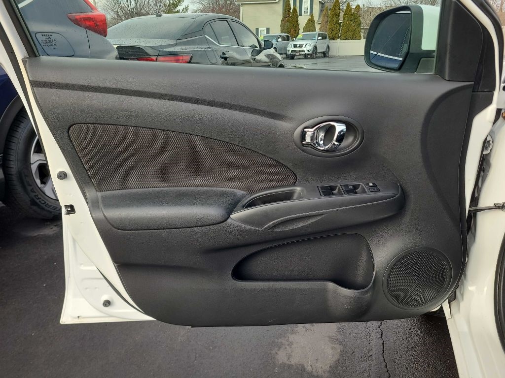 Nissan Versa 4dr Sdn CVT 1.6 SV 2013