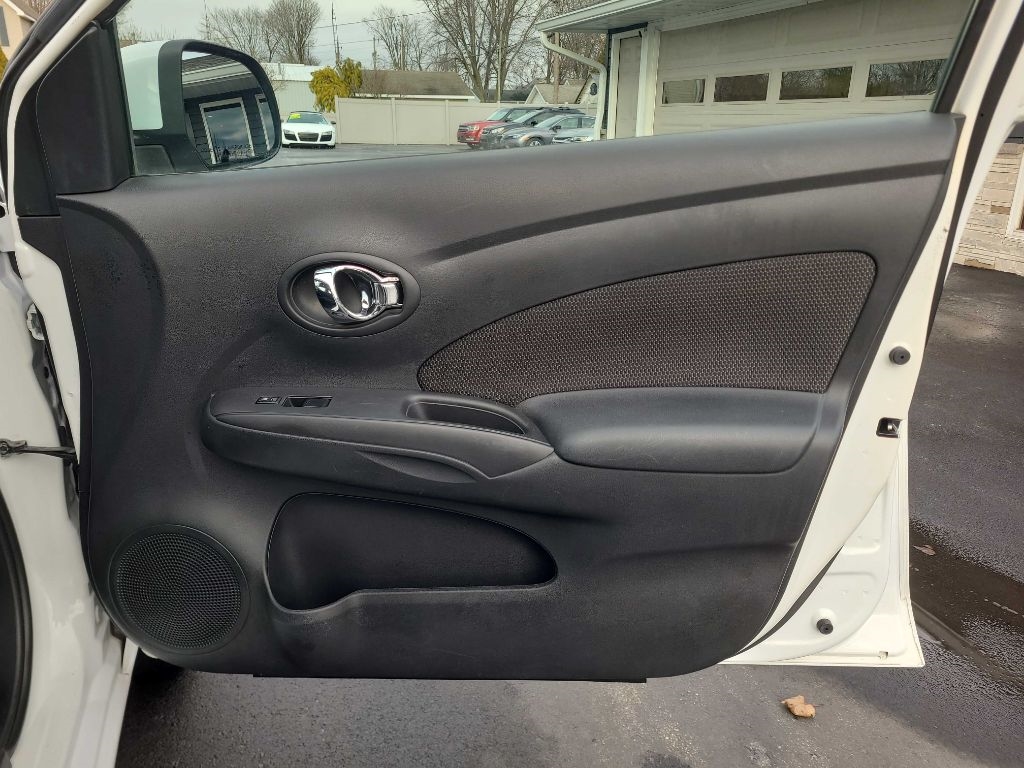 Nissan Versa 4dr Sdn CVT 1.6 SV 2013