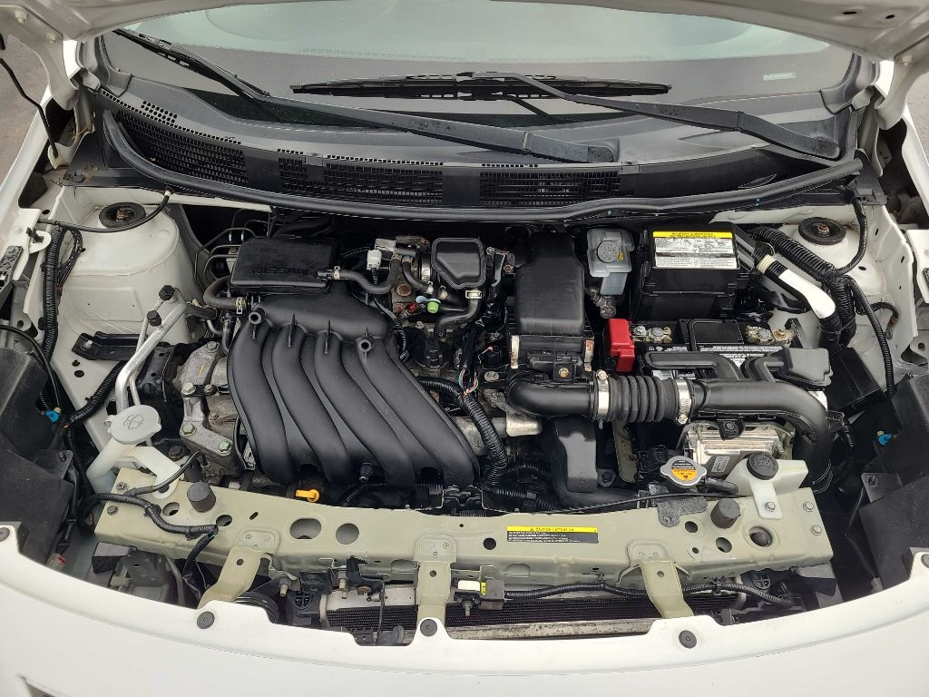 Nissan Versa 4dr Sdn CVT 1.6 SV 2013