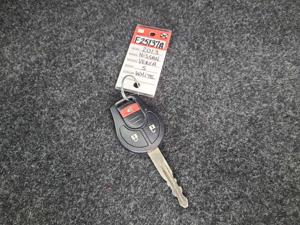 Nissan Versa 4dr Sdn CVT 1.6 SV 2013