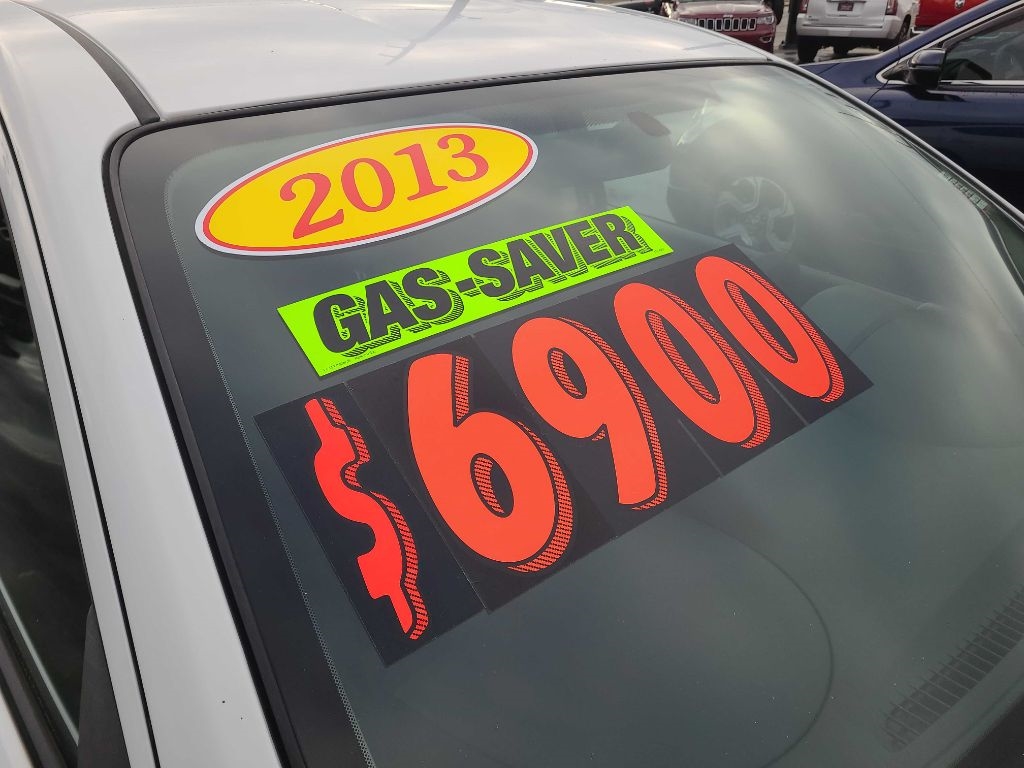 Nissan Versa 4dr Sdn CVT 1.6 SV 2013