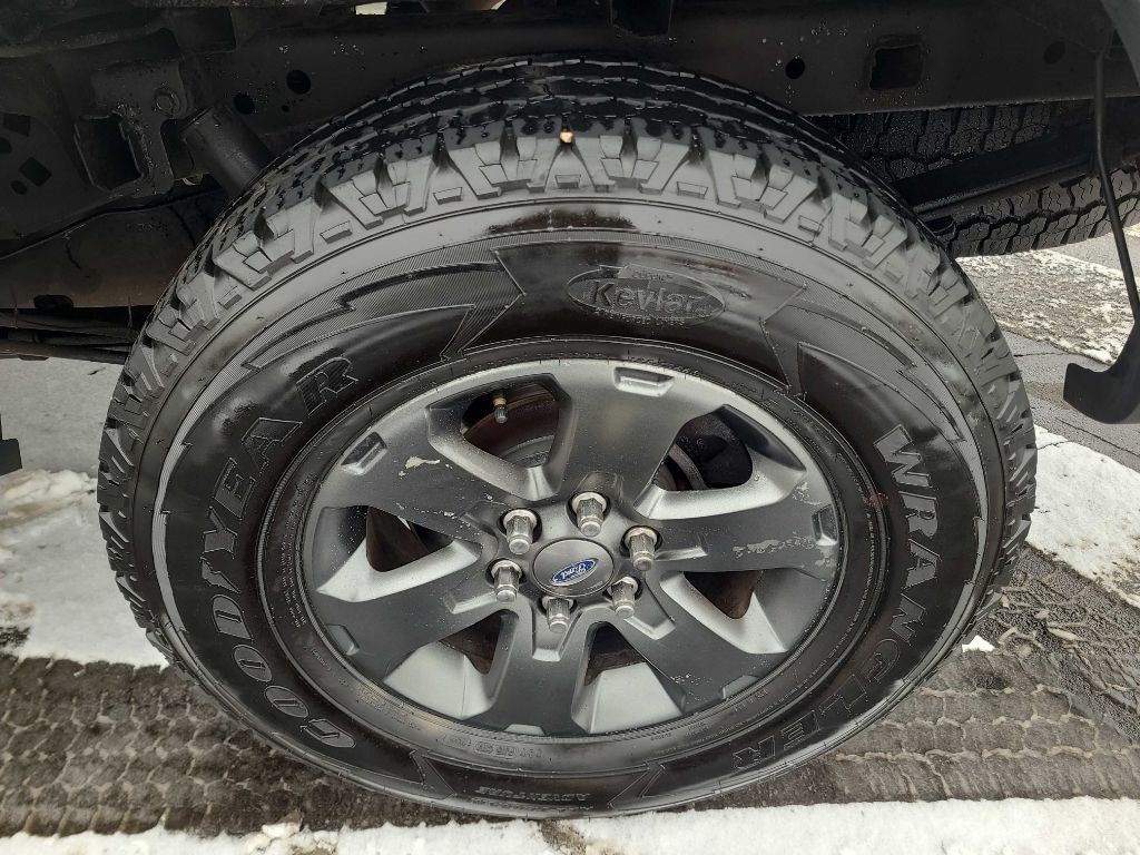 Ford F-150 4WD SuperCrew 145" XLT 2013