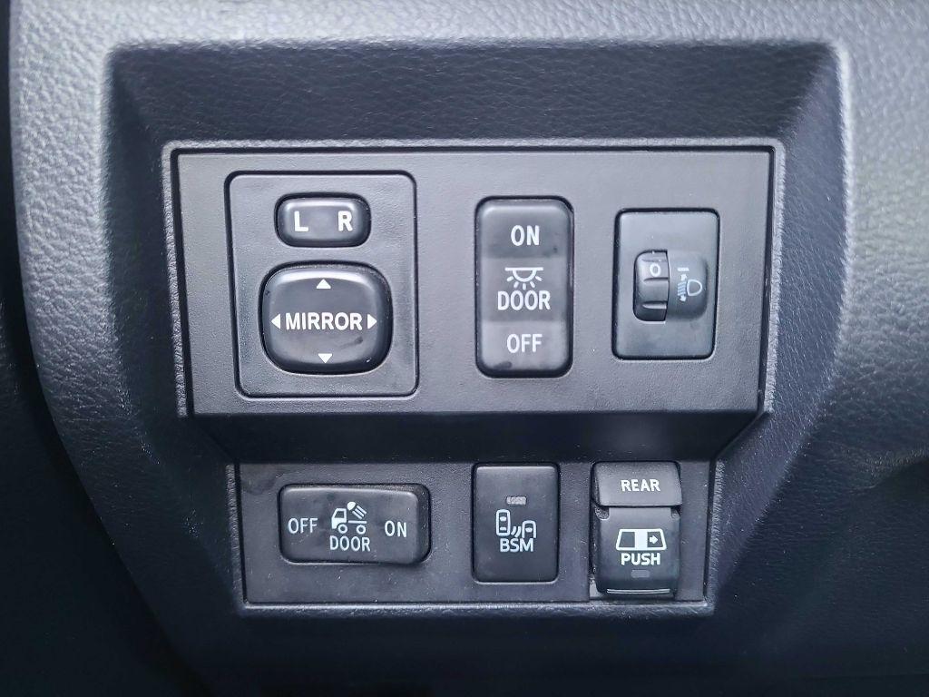 Toyota Tundra 4WD Limited Double Cab 6.5' Bed 5.7L FFV (Natl) 2017