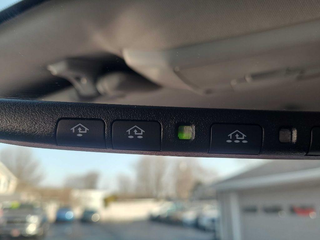 Toyota Tundra 4WD Limited Double Cab 6.5' Bed 5.7L FFV (Natl) 2017