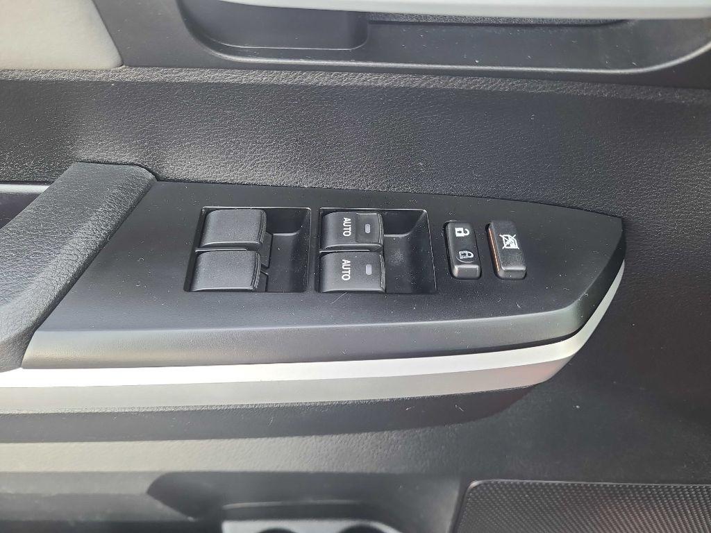 Toyota Tundra 4WD Limited Double Cab 6.5' Bed 5.7L FFV (Natl) 2017