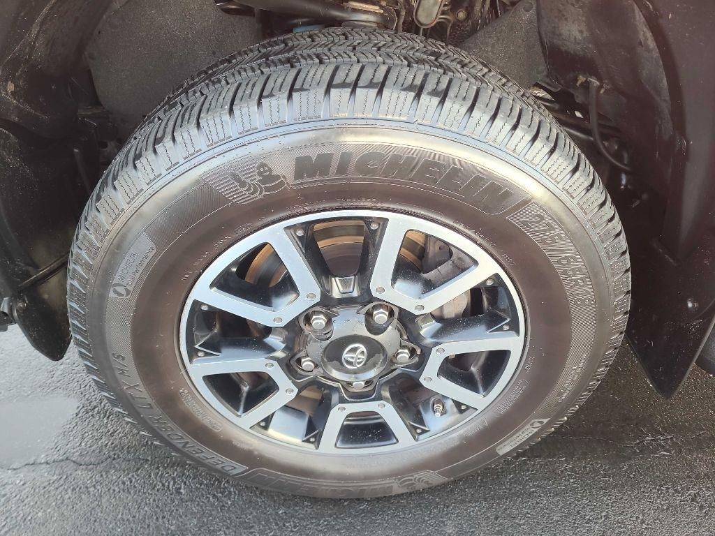 Toyota Tundra 4WD Limited Double Cab 6.5' Bed 5.7L FFV (Natl) 2017