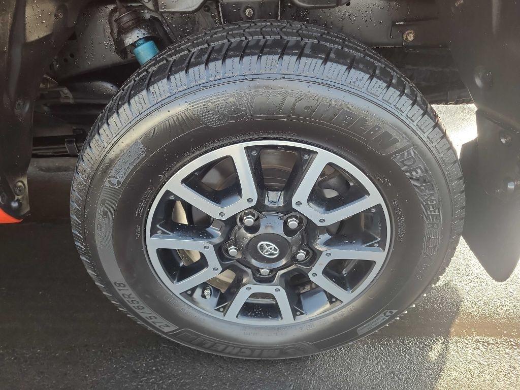 Toyota Tundra 4WD Limited Double Cab 6.5' Bed 5.7L FFV (Natl) 2017