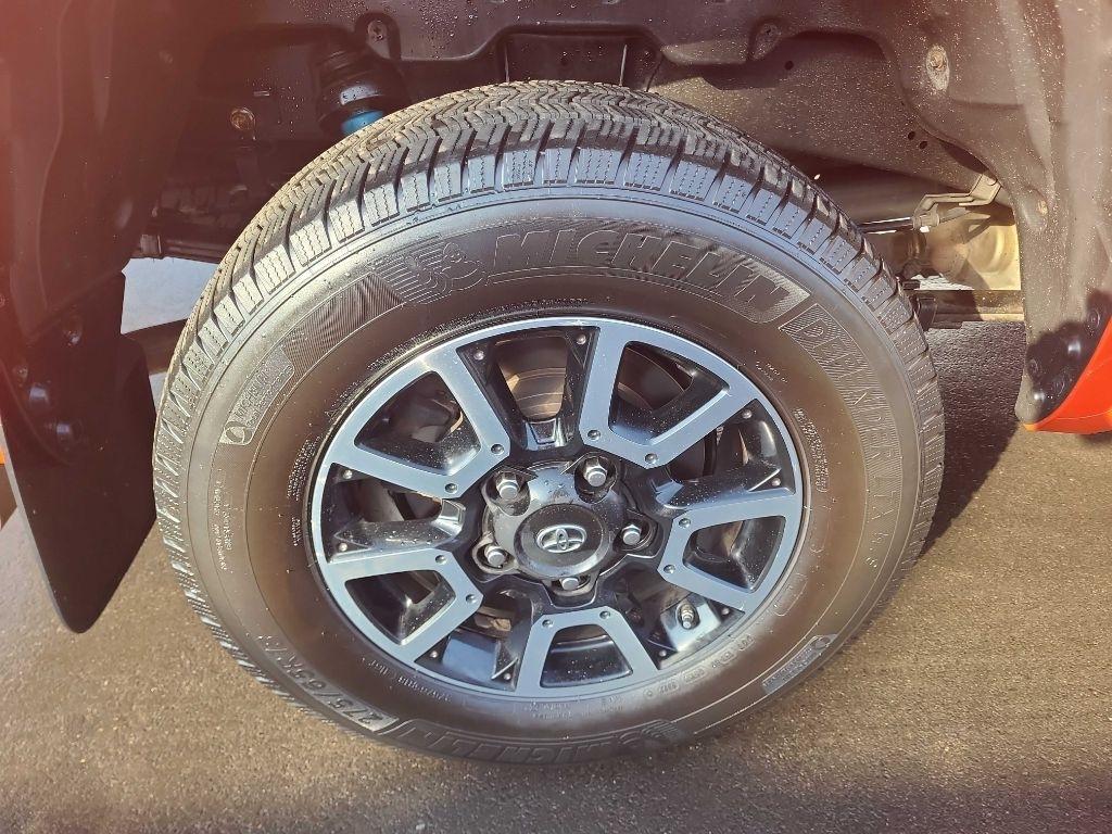 Toyota Tundra 4WD Limited Double Cab 6.5' Bed 5.7L FFV (Natl) 2017