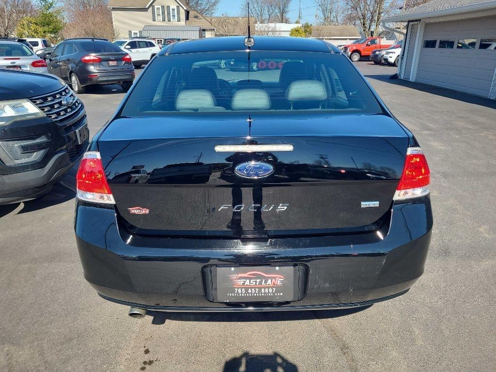 Ford Focus 4dr Sdn SEL 2010