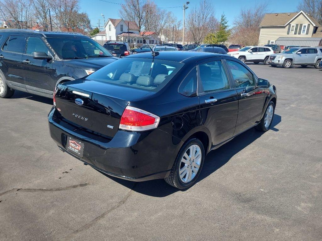 Ford Focus 4dr Sdn SEL 2010