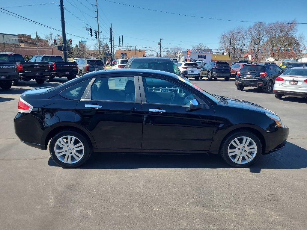 Ford Focus 4dr Sdn SEL 2010