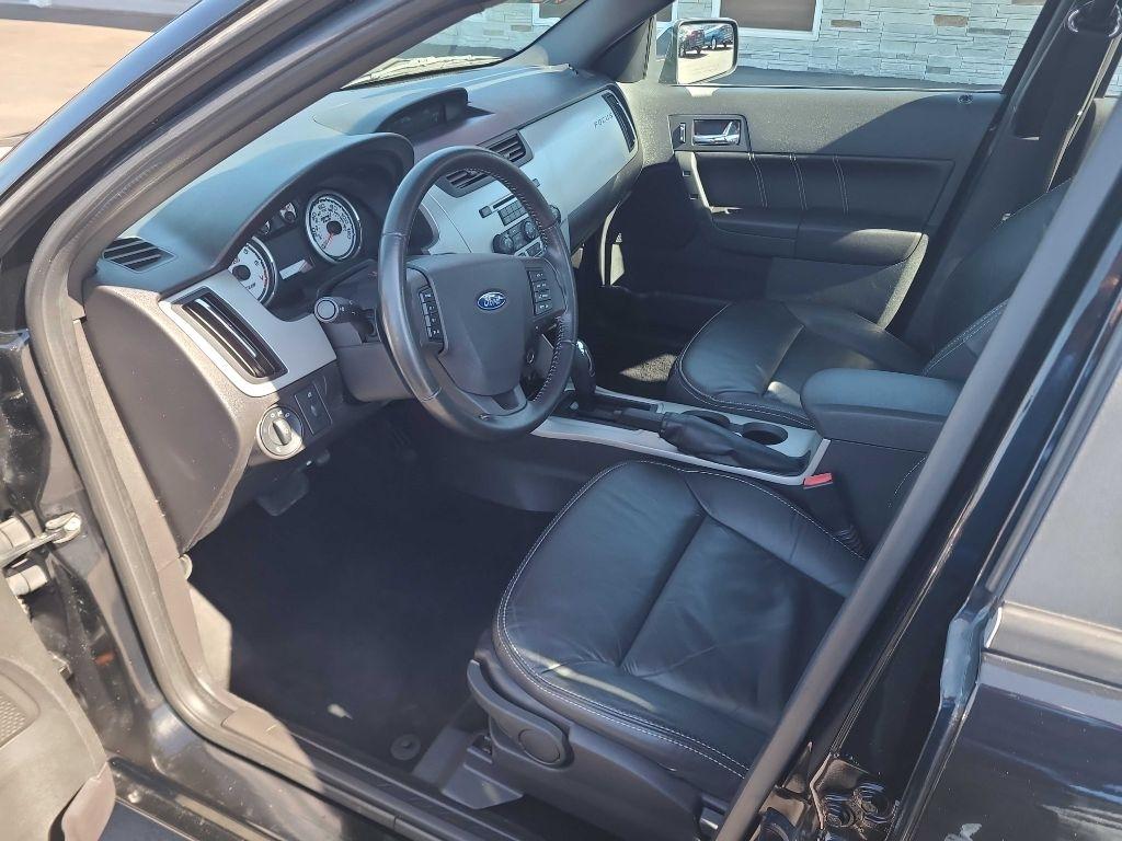 Ford Focus 4dr Sdn SEL 2010