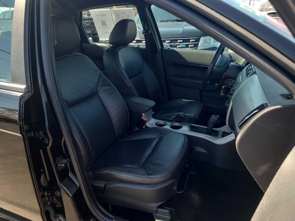 Ford Focus 4dr Sdn SEL 2010