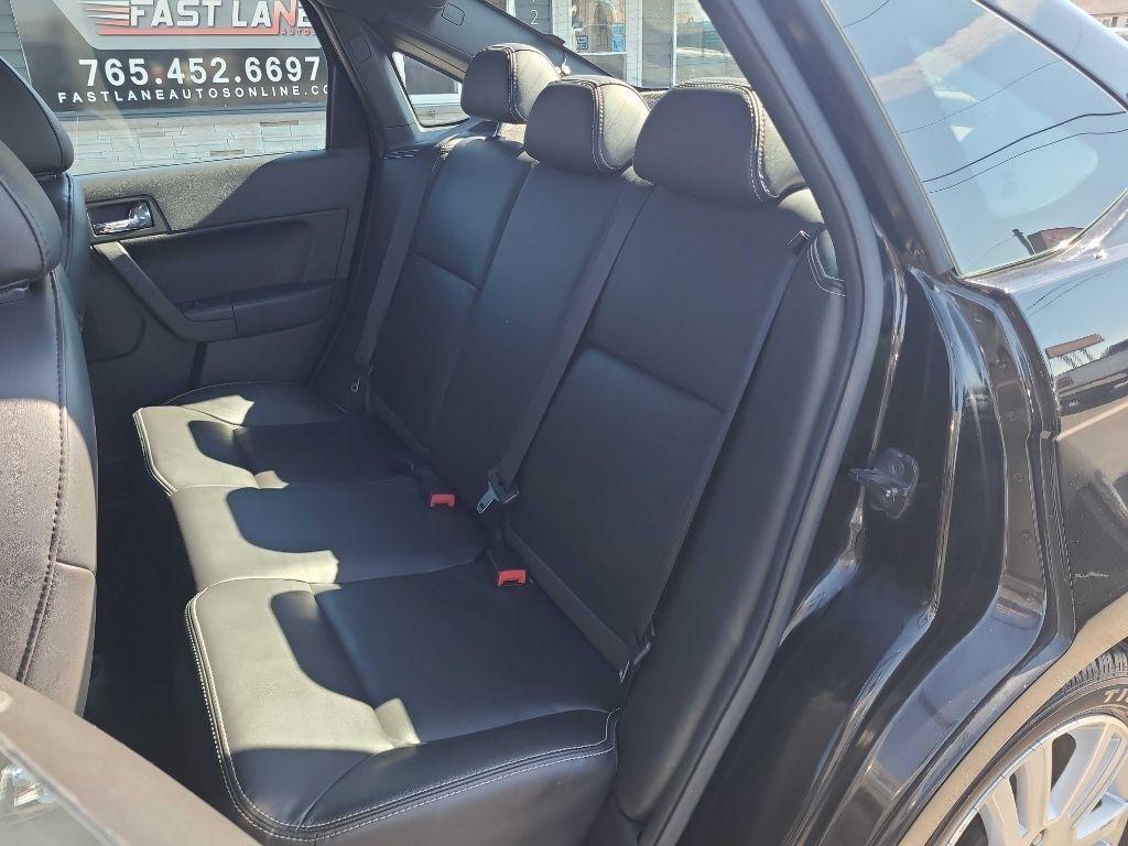 Ford Focus 4dr Sdn SEL 2010