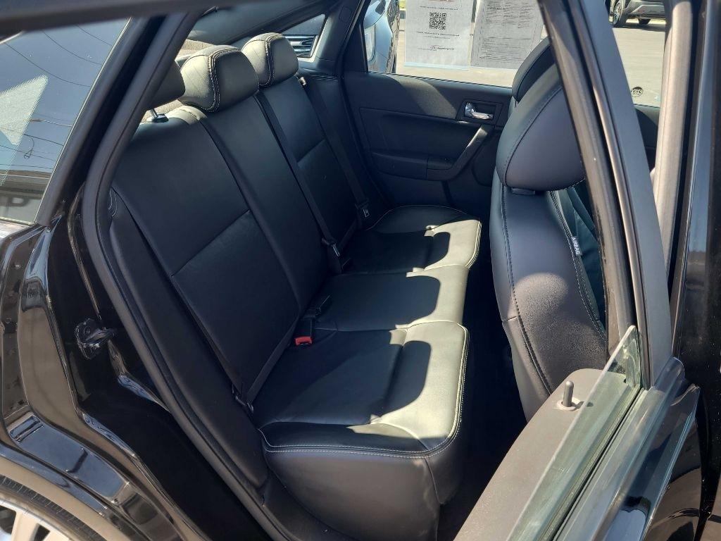 Ford Focus 4dr Sdn SEL 2010