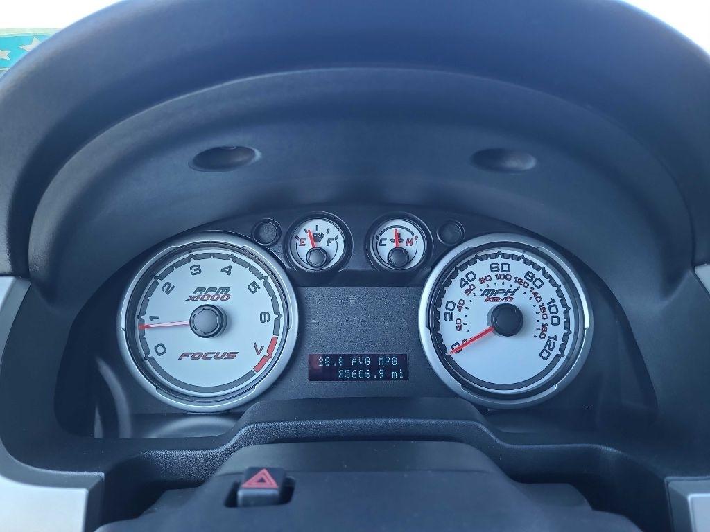 Ford Focus 4dr Sdn SEL 2010