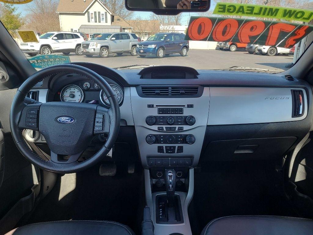 Ford Focus 4dr Sdn SEL 2010