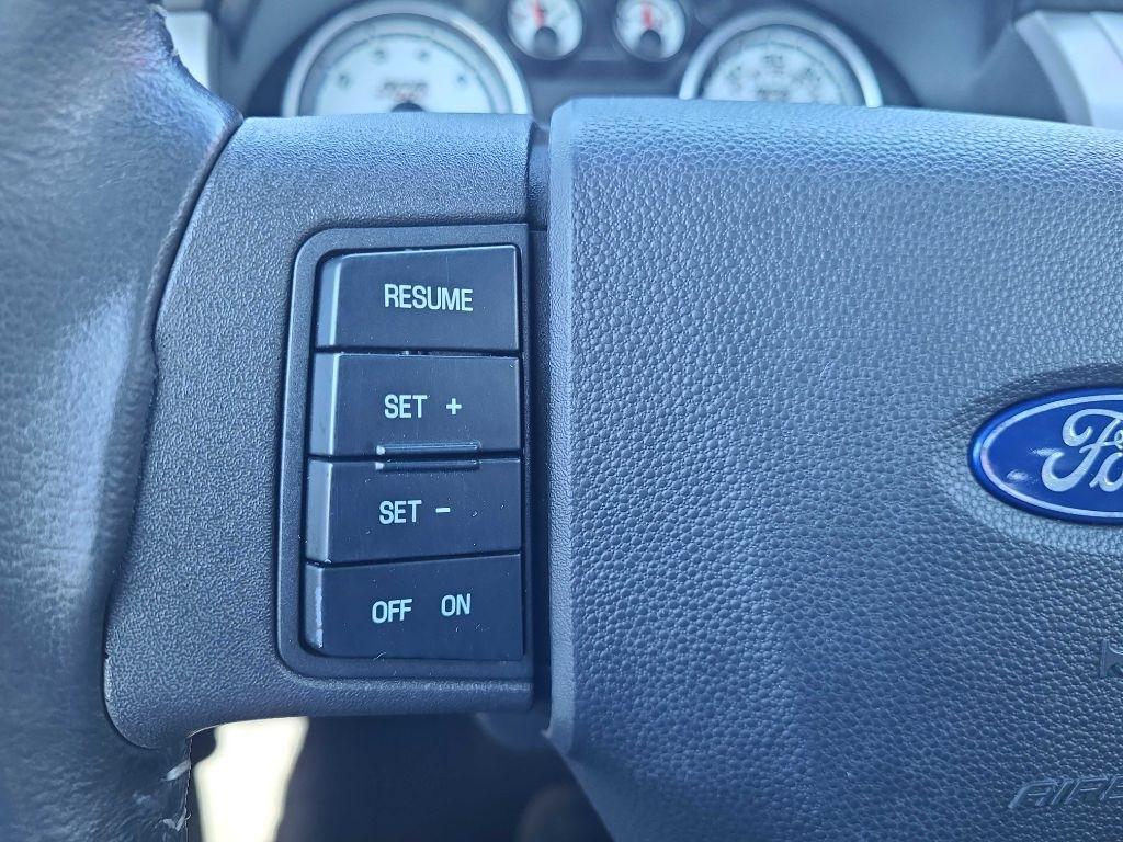 Ford Focus 4dr Sdn SEL 2010