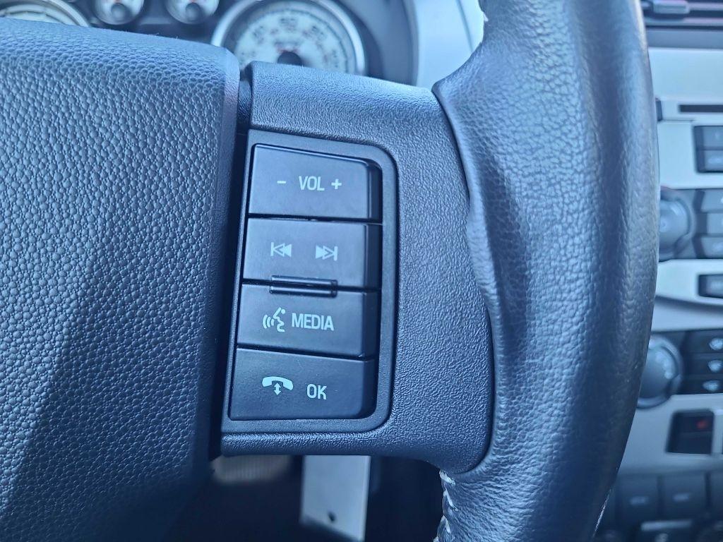 Ford Focus 4dr Sdn SEL 2010