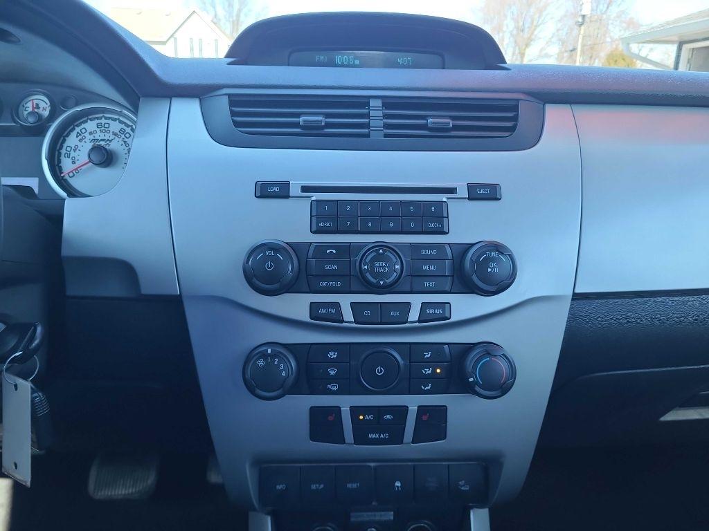 Ford Focus 4dr Sdn SEL 2010