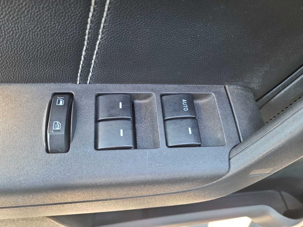 Ford Focus 4dr Sdn SEL 2010