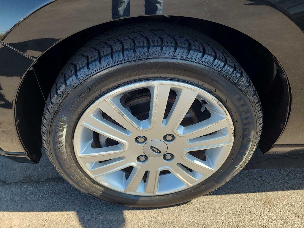 Ford Focus 4dr Sdn SEL 2010